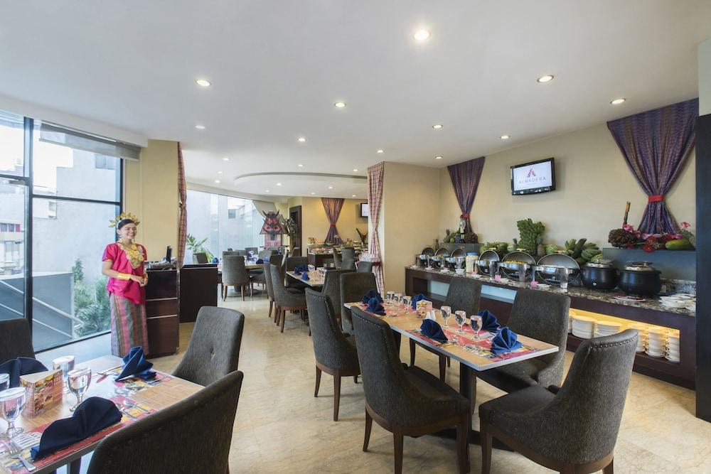 Almadera Hotel Makassar Exterior photo