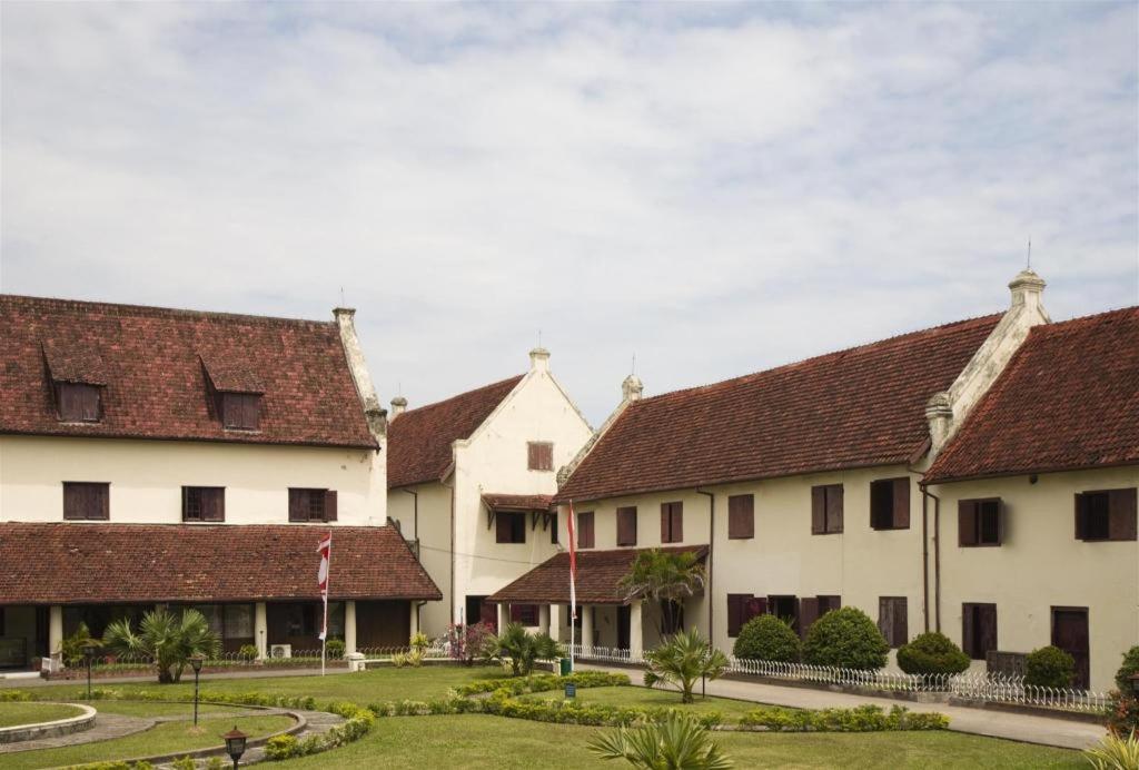 Almadera Hotel Makassar Exterior photo