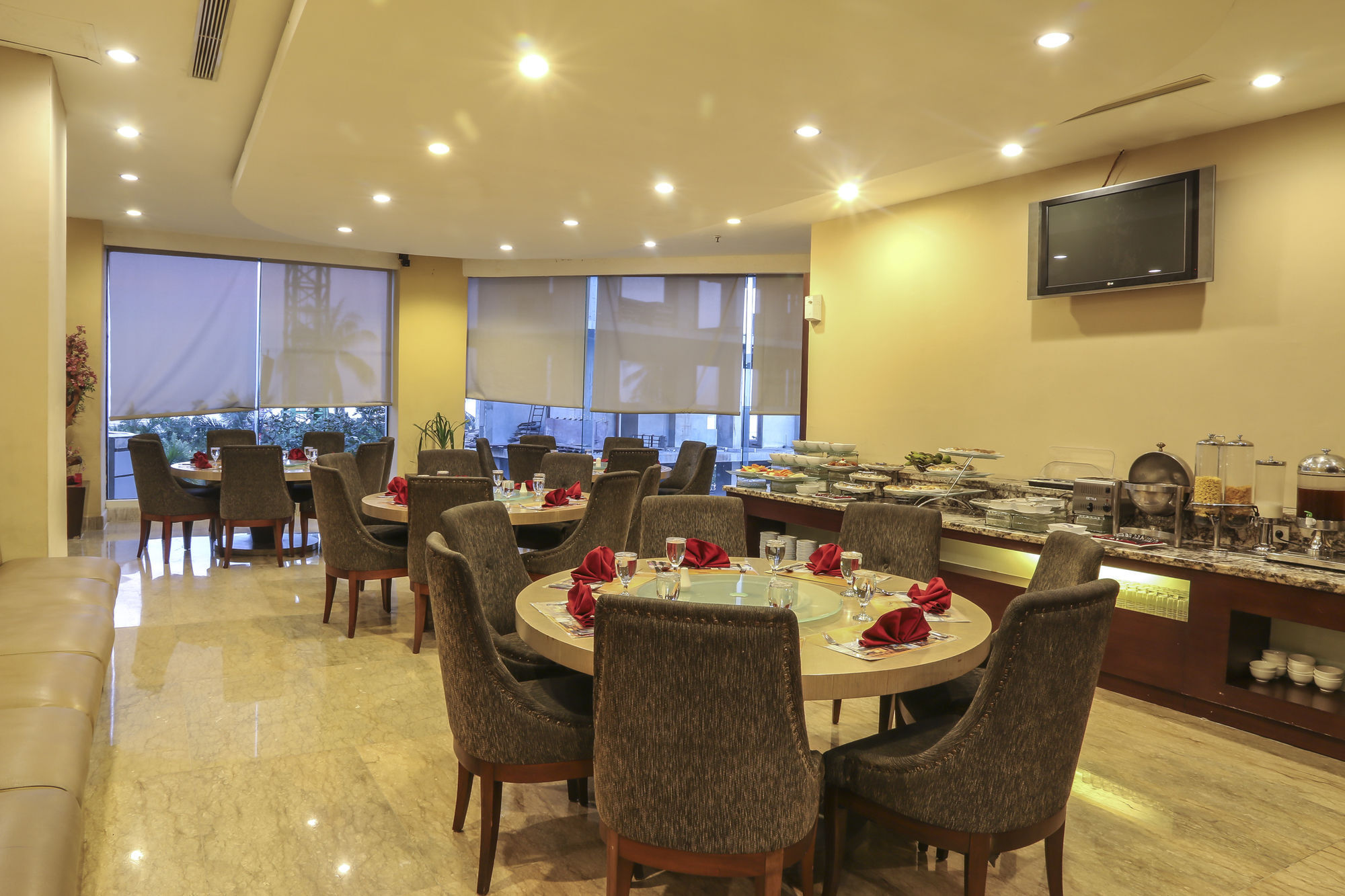 Almadera Hotel Makassar Exterior photo